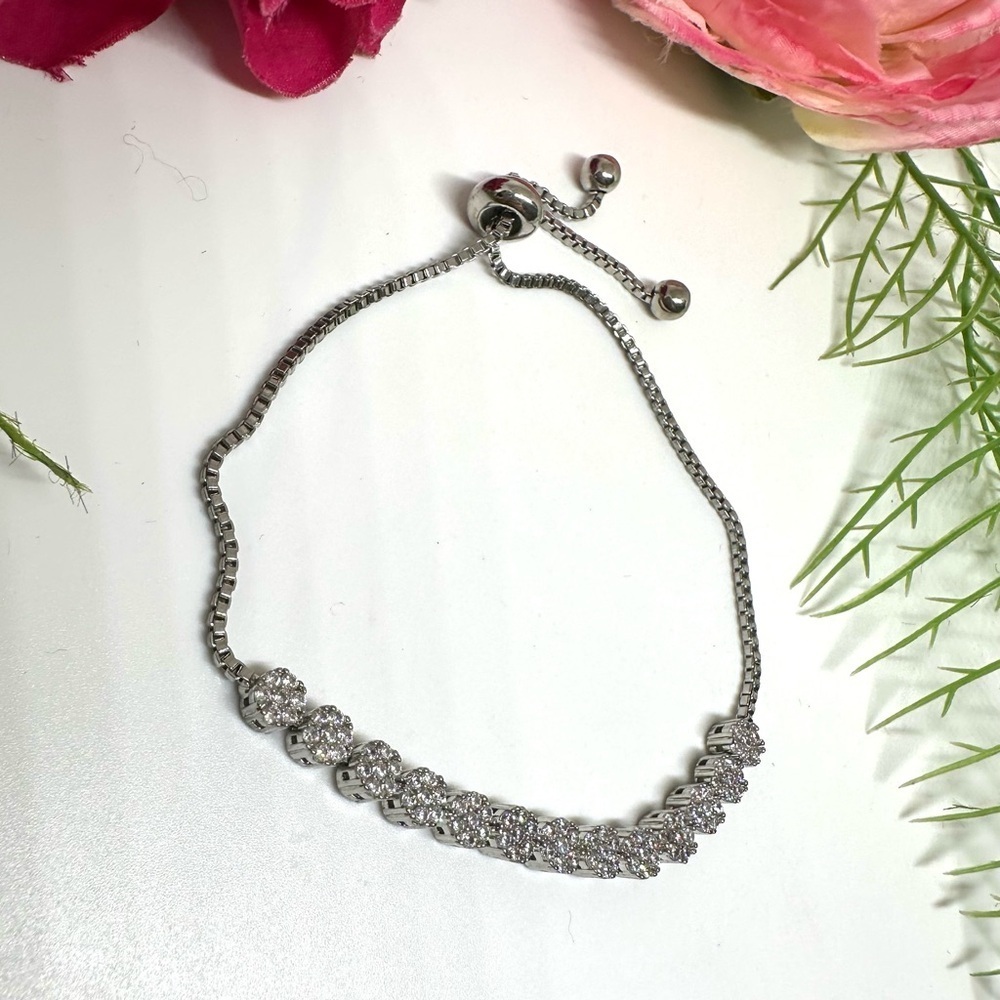 NEW⚜️Rhinestone Embellished Drawstring Bracelet - Picture 3 of 6